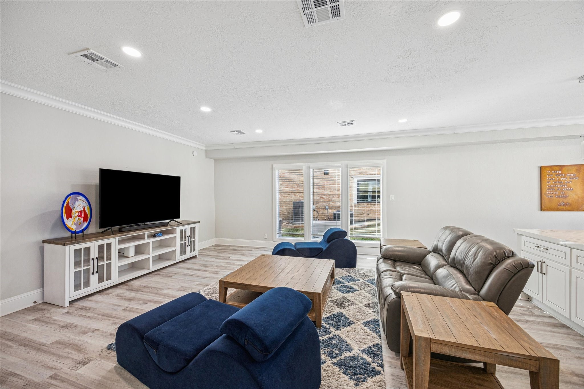 830 Silvergate Drive Houston, TX 77079 - Photo 14 of 38 a living room with furniture and a flat screen tv