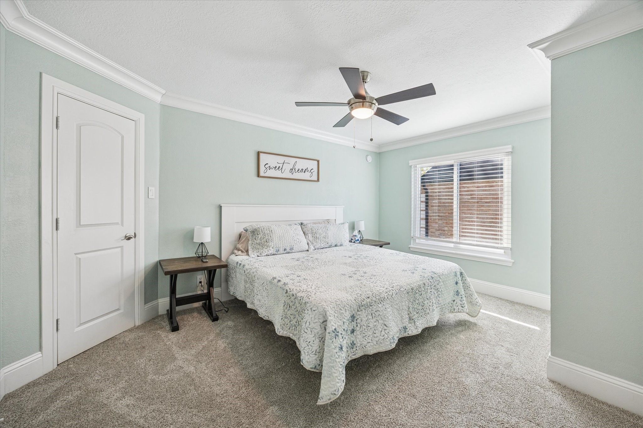 830 Silvergate Drive Houston, TX 77079 - Photo 25 of 38 a spacious bedroom with a bed and a window