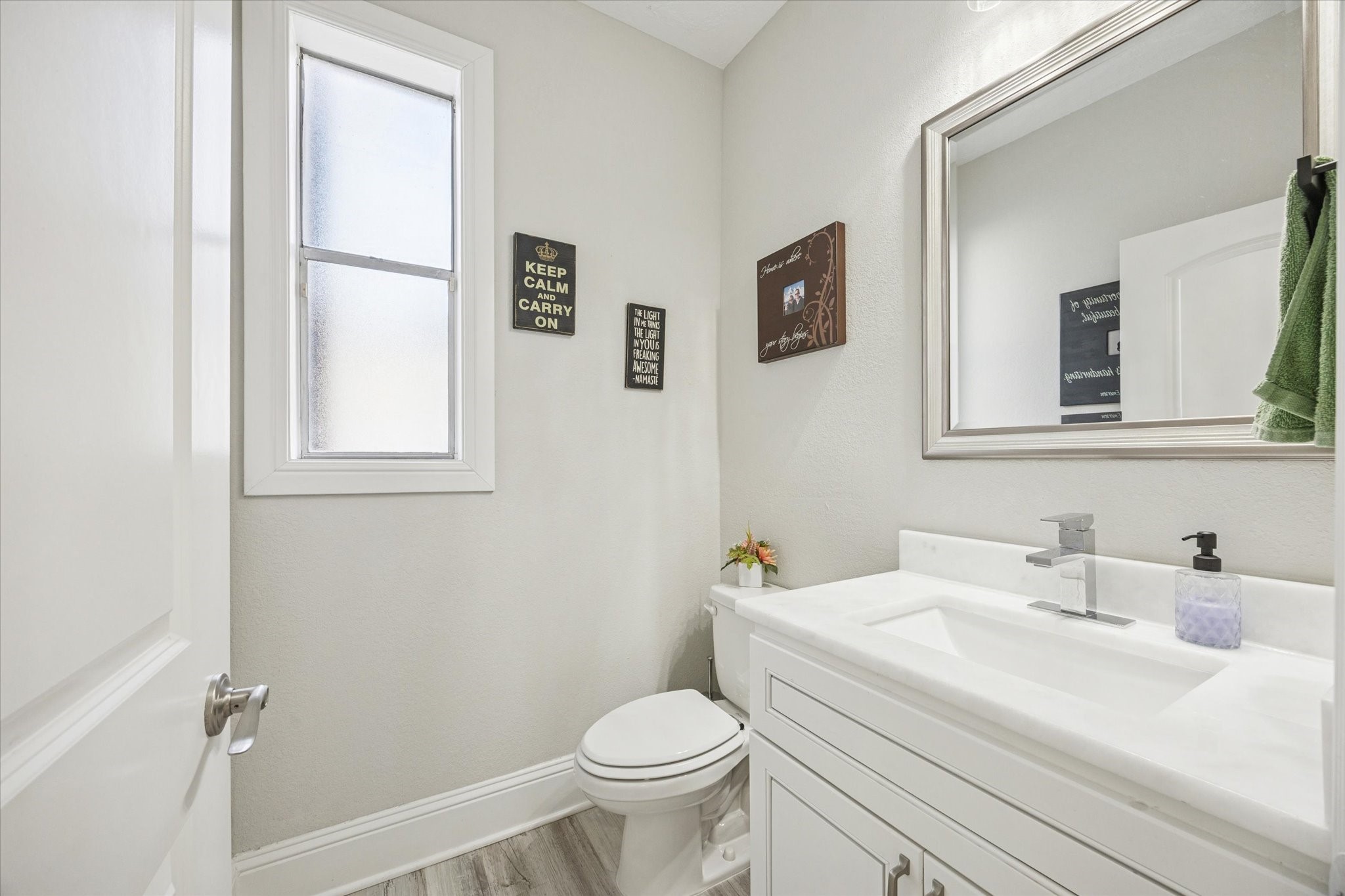 830 Silvergate Drive Houston, TX 77079 - Photo 30 of 38 a bathroom with a sink toilet and mirror