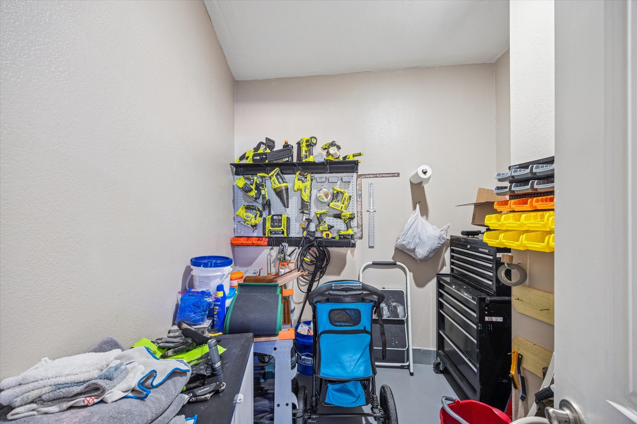 830 Silvergate Drive Houston, TX 77079 - Photo 33 of 38 a view of kids room with toys