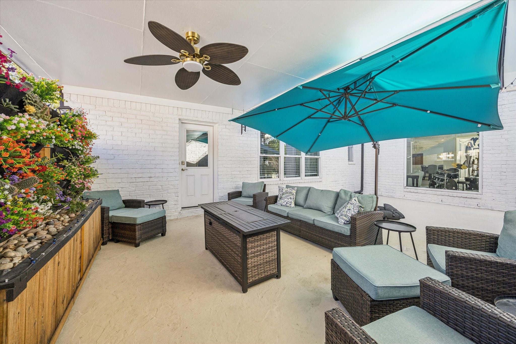 830 Silvergate Drive Houston, TX 77079 - Photo 35 of 38 a outdoor space with patio the couches and a umbrella
