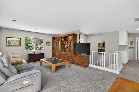 $999,999 | 12312 Edgecliff Avenue, Sylmar, CA 91342