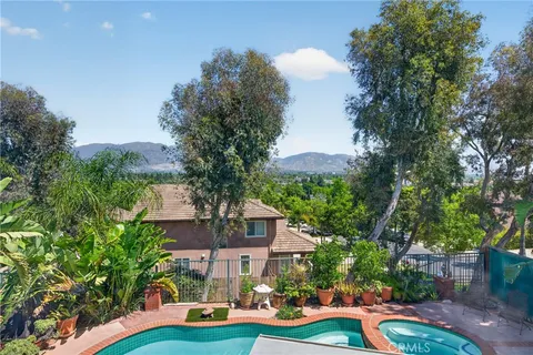 $999,999 | 12312 Edgecliff Avenue, Sylmar, CA 91342