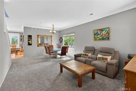 $999,999 | 12312 Edgecliff Avenue, Sylmar, CA 91342