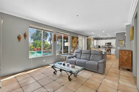 $999,999 | 12312 Edgecliff Avenue, Sylmar, CA 91342