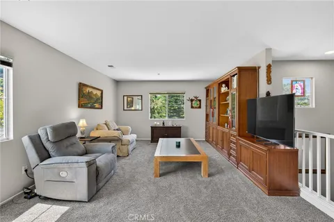 $999,999 | 12312 Edgecliff Avenue, Sylmar, CA 91342