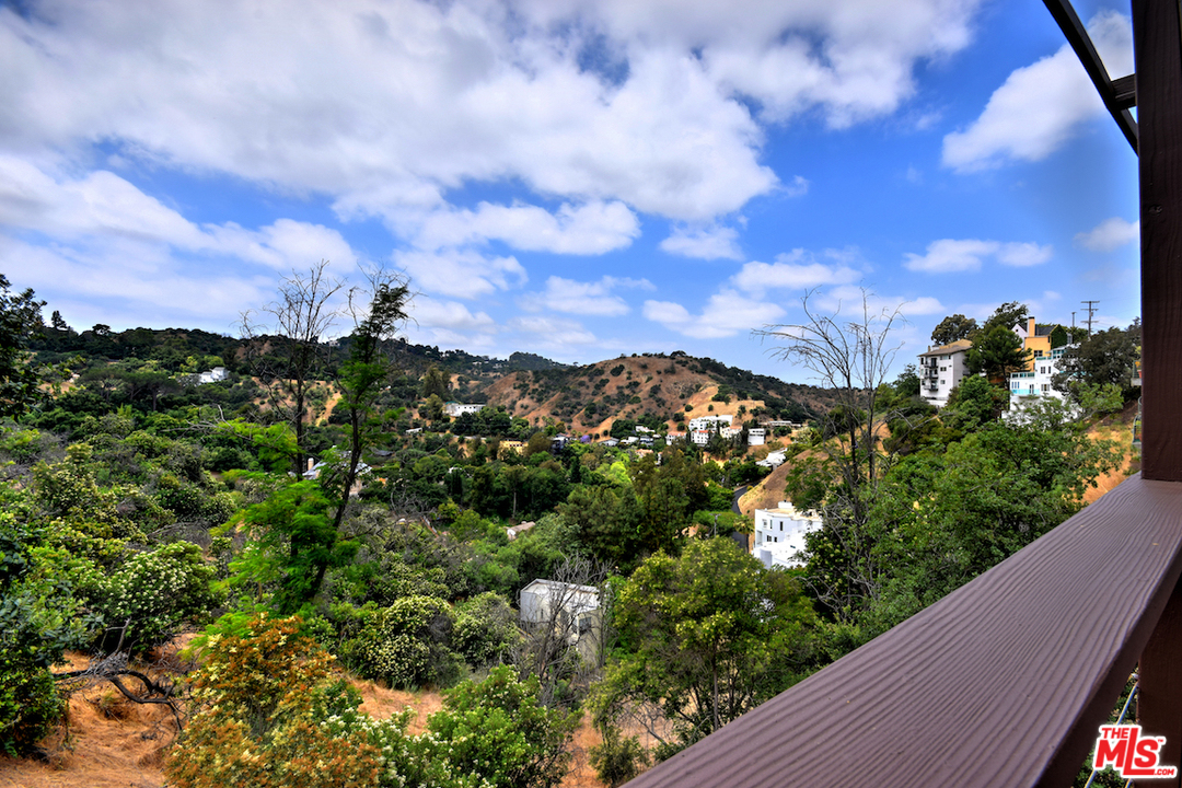3605 Alta Mesa Drive Studio City, CA 91604 - Photo 31 of 47 a view of a city