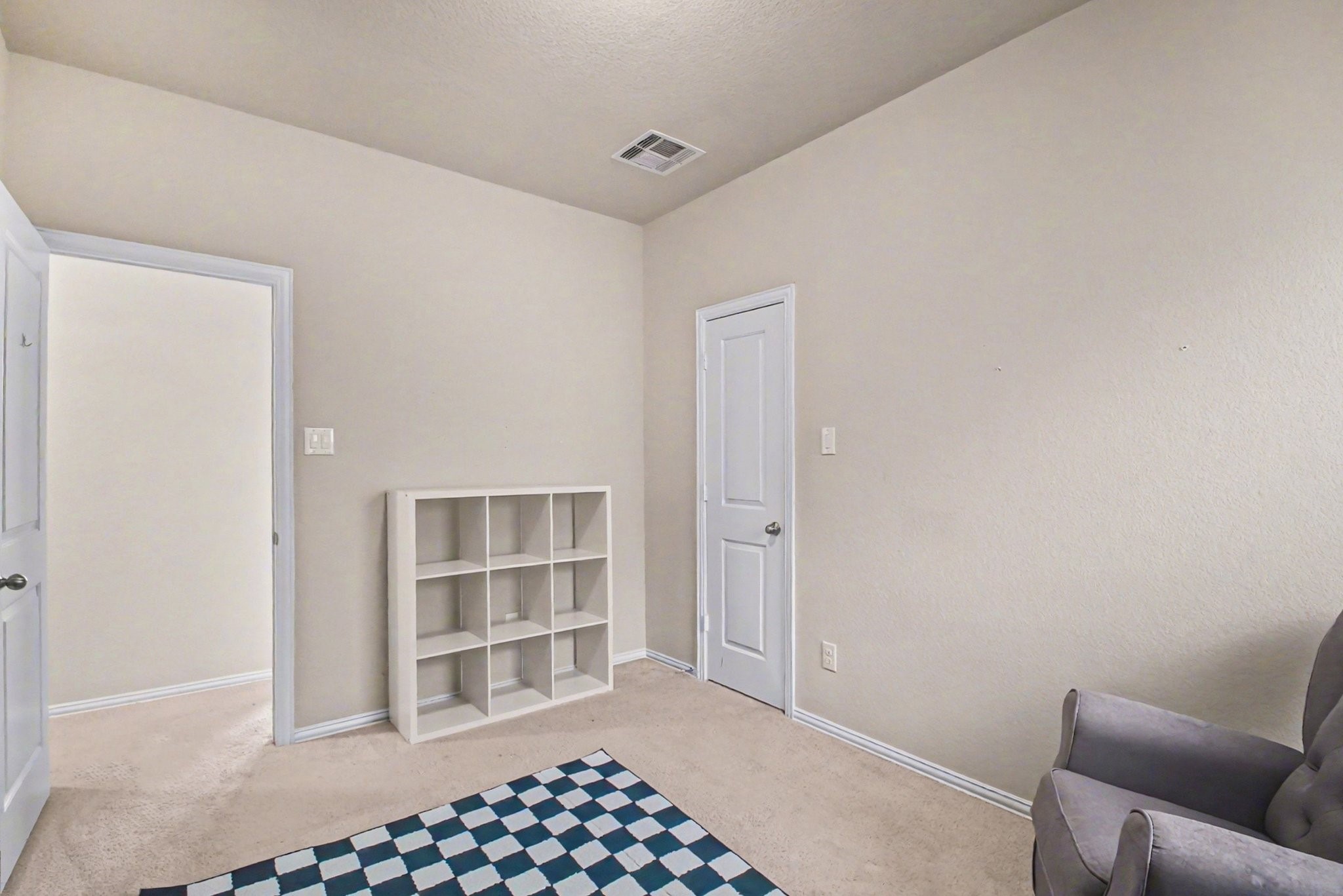 10602 Wagner Street Rosharon, TX 77583 - Photo 19 of 35 a room with a furniture and a window