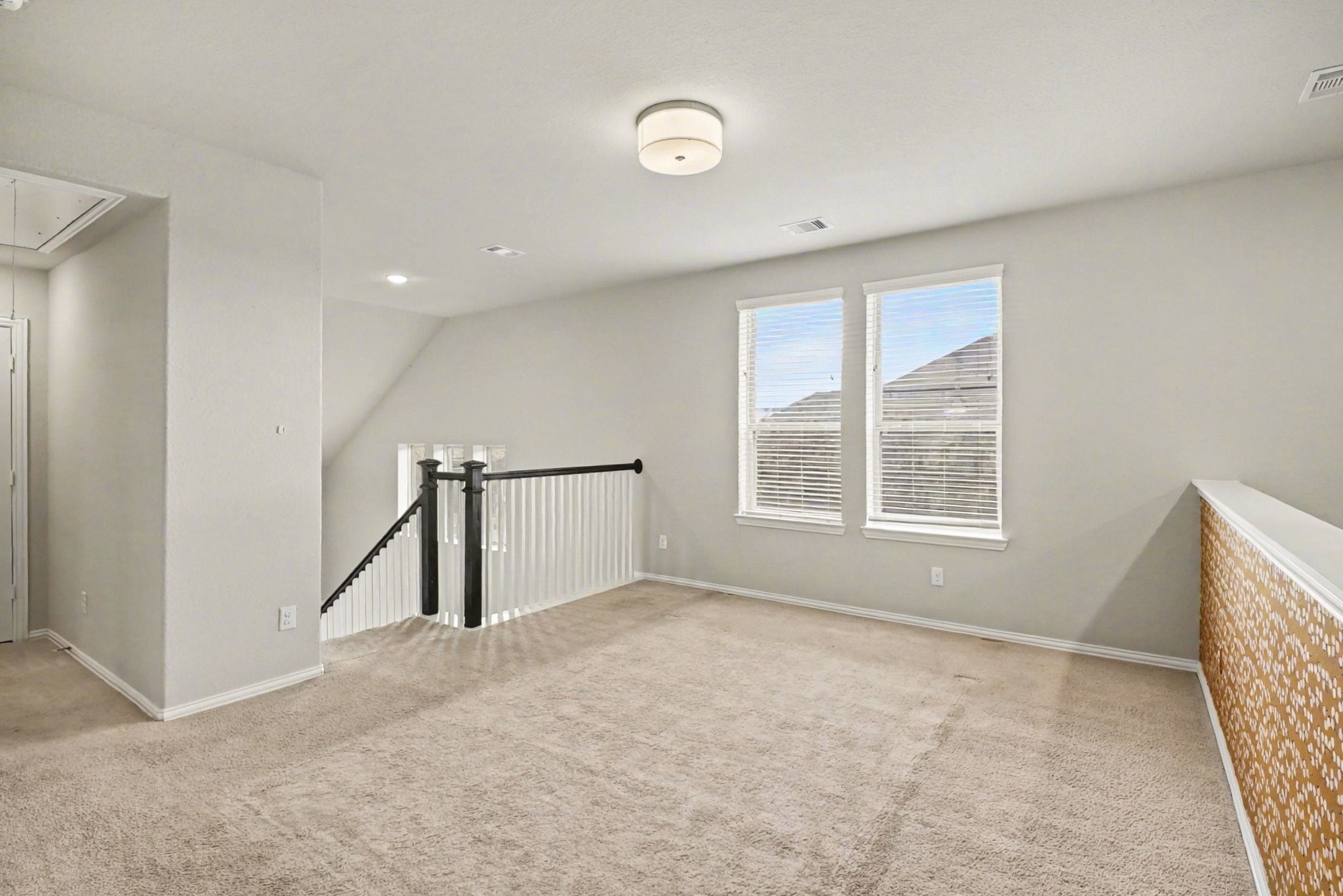 10602 Wagner Street Rosharon, TX 77583 - Photo 22 of 35 an empty room with windows and closet