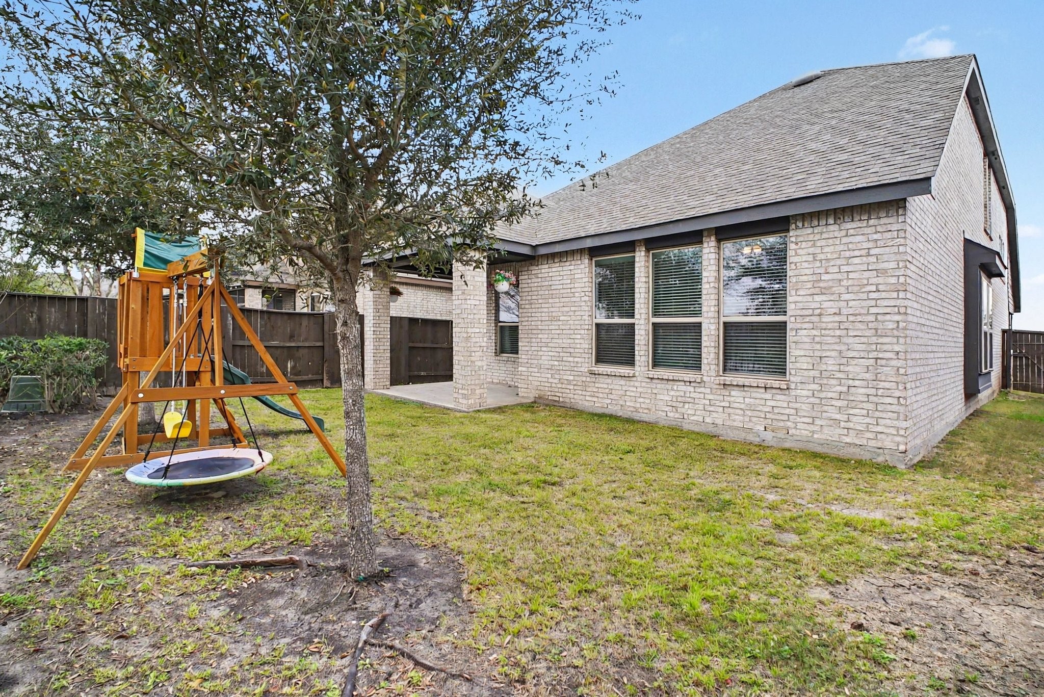 10602 Wagner Street Rosharon, TX 77583 - Photo 33 of 35 a view of a house with a backyard