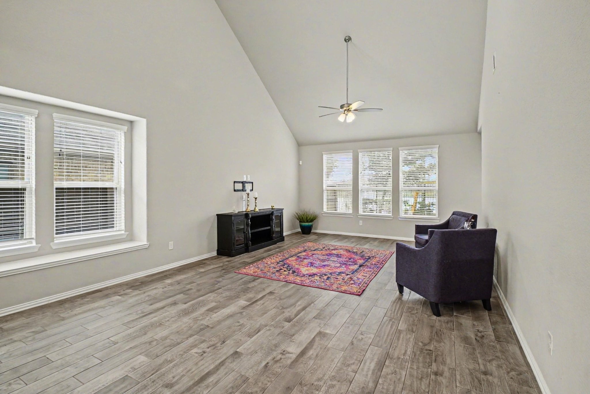 10602 Wagner Street Rosharon, TX 77583 - Photo 7 of 35 a living room with furniture and a chandelier