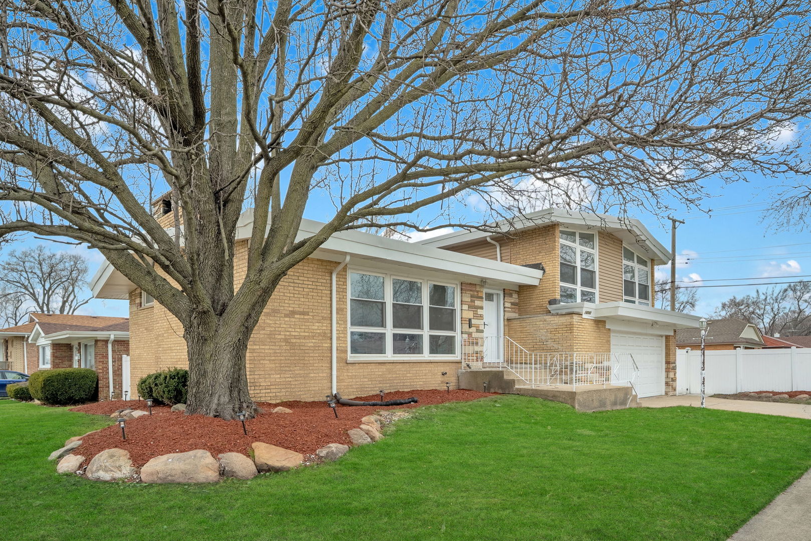 14940 Oak Street Dolton, IL 60419 - Photo 2 of 32