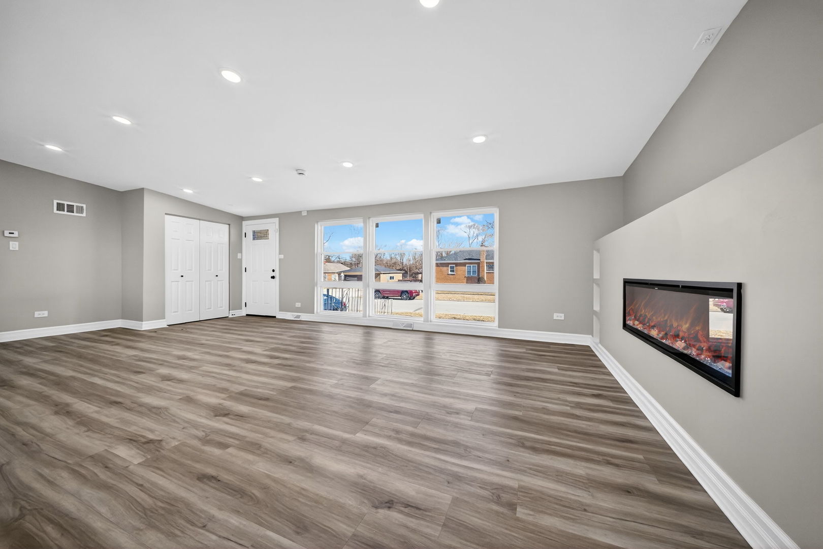 14940 Oak Street Dolton, IL 60419 - Photo 5 of 32