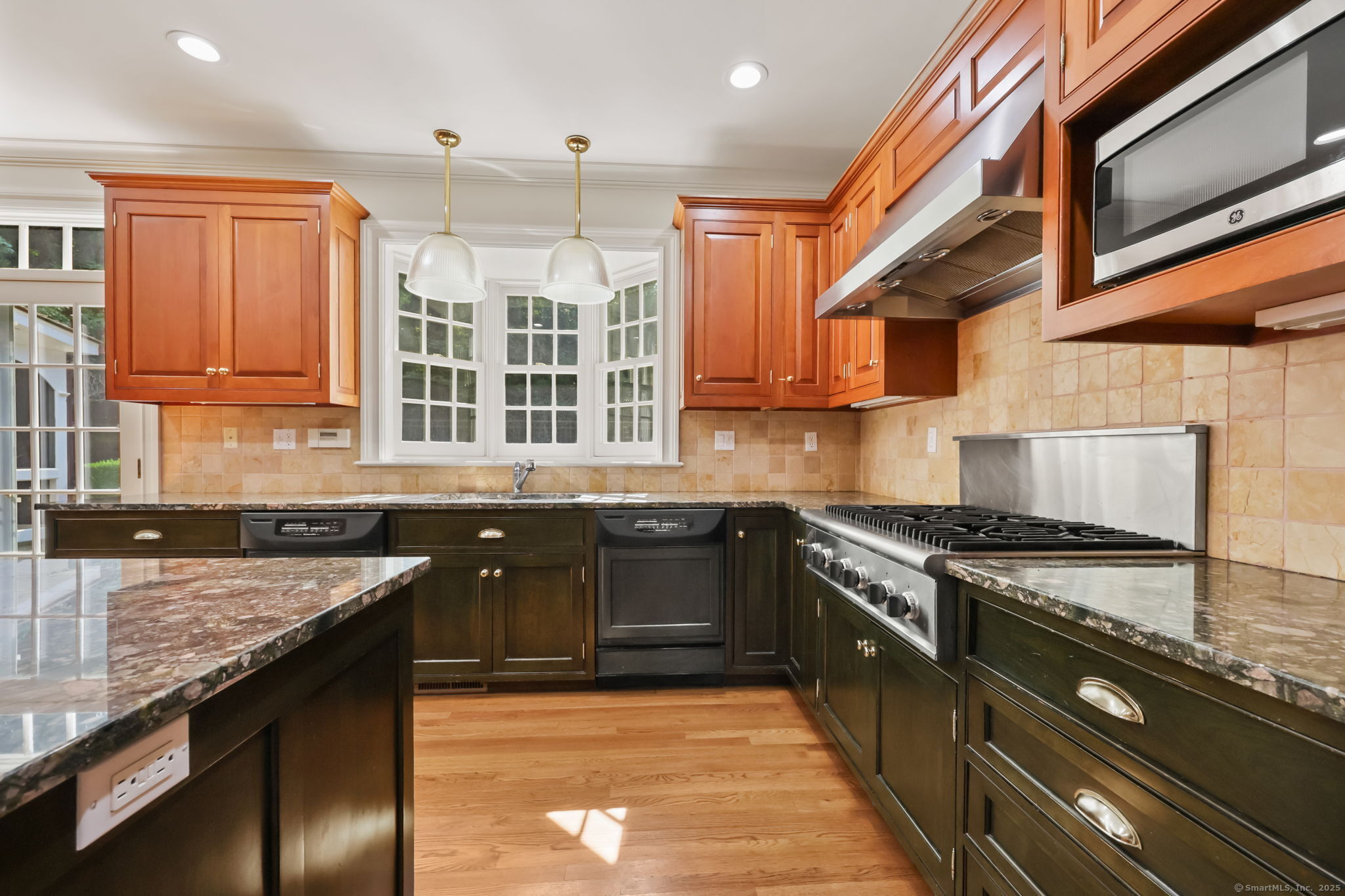 134 Valley Road New Canaan, CT 06840 - Photo 11 of 35