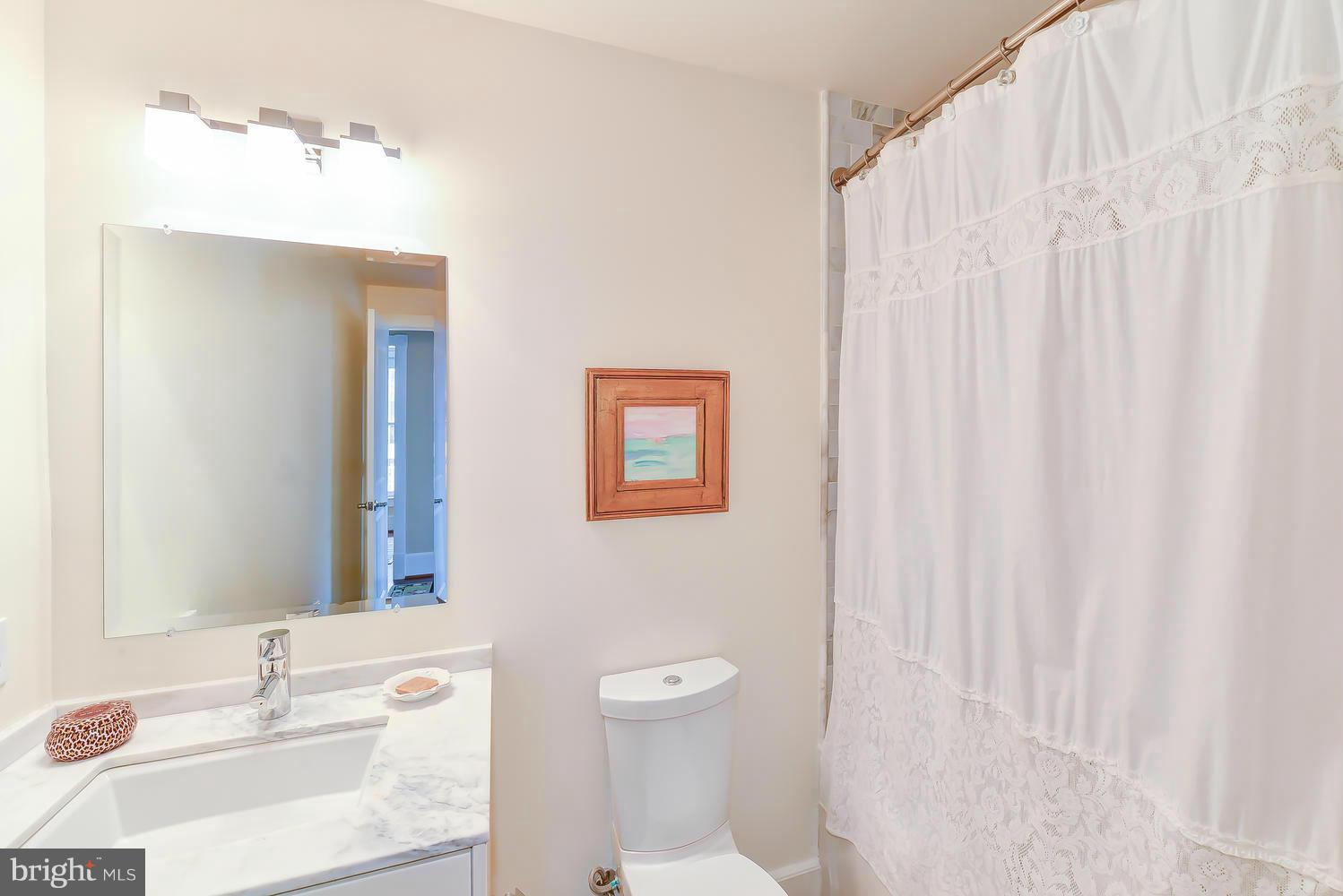 900 North Washington Street, Unit 201E Alexandria, VA 22314 - Photo 19 of 26 Bath