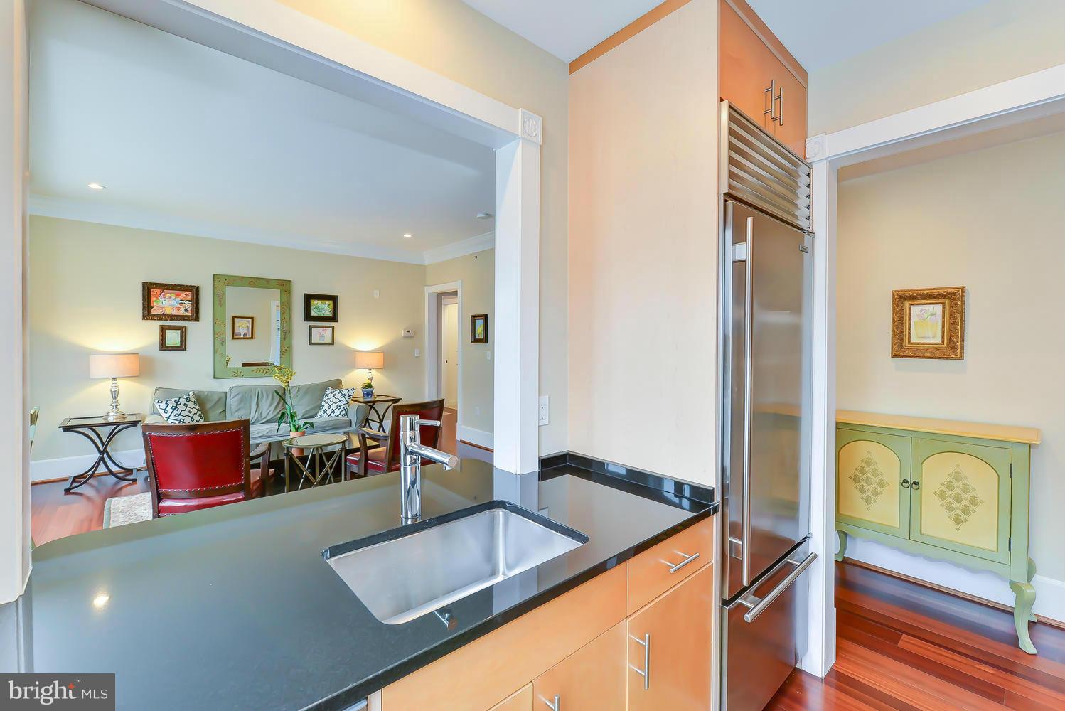 900 North Washington Street, Unit 201E Alexandria, VA 22314 - Photo 10 of 26 Kitchen