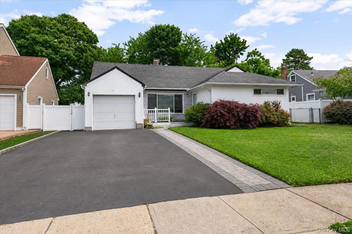 512 Farm Ranch Road East Bethpage, NY 11714 - Photo 2 of 23