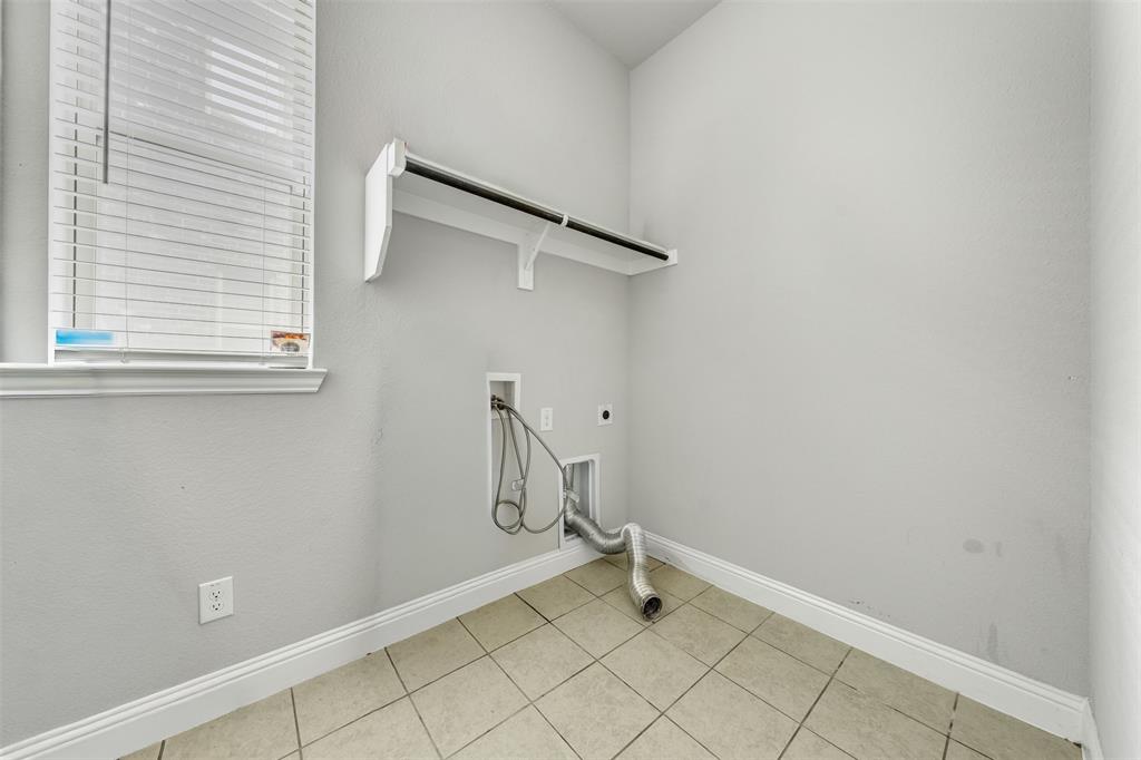 1802 Graham Way Mansfield, TX 76063 - Photo 23 of 38 a view of a room with rack on the wall