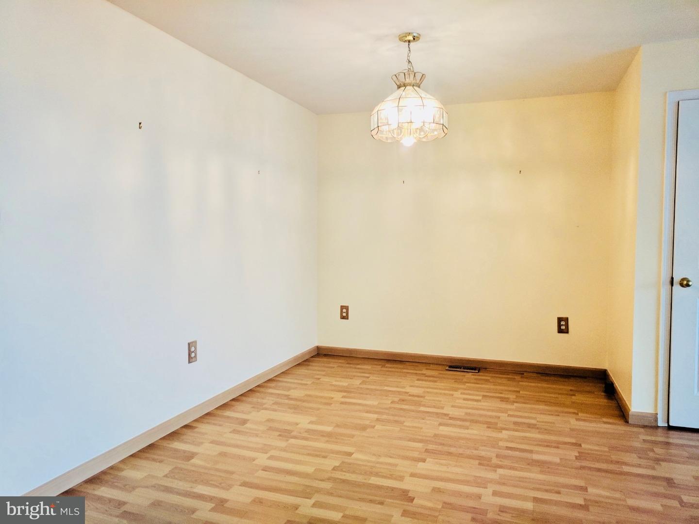 313 Brickhouse Road Princeton, NJ 08540 - Photo 3 of 20