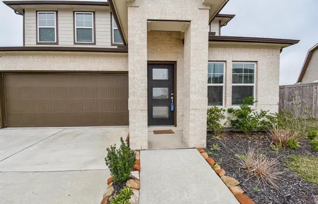 $3,300 | 6927 Ventura Drive, Rosharon, TX 77583