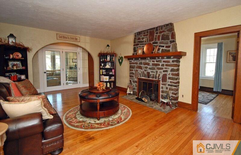 202 Ashland Road Middlesex, NJ 08846 - Photo 3 of 22 Gallery Image 3
