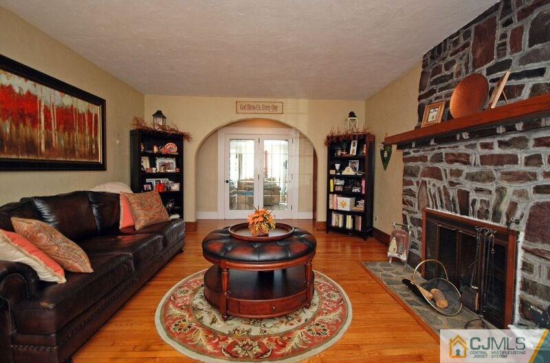 202 Ashland Road Middlesex, NJ 08846 - Photo 4 of 22 Gallery Image 4