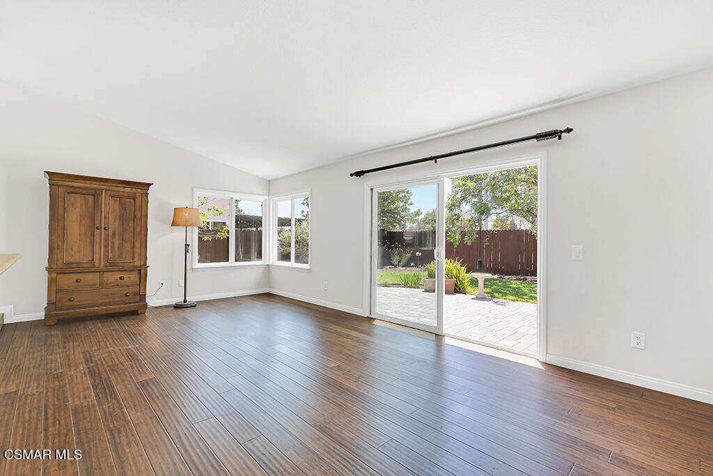 4745 Avedon Road Moorpark, CA 93021 - Photo 10 of 41