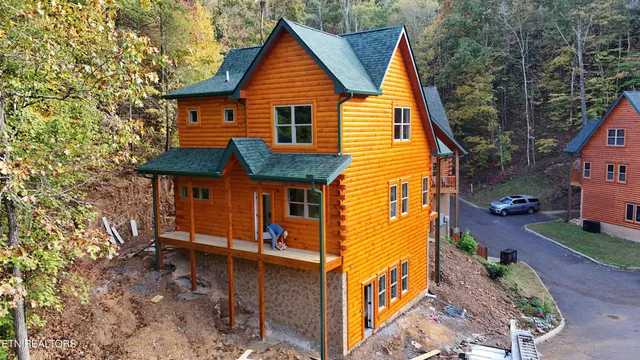 $975,000 | 2107 Vly Crk Way, Pigeon Forge, TN 37862