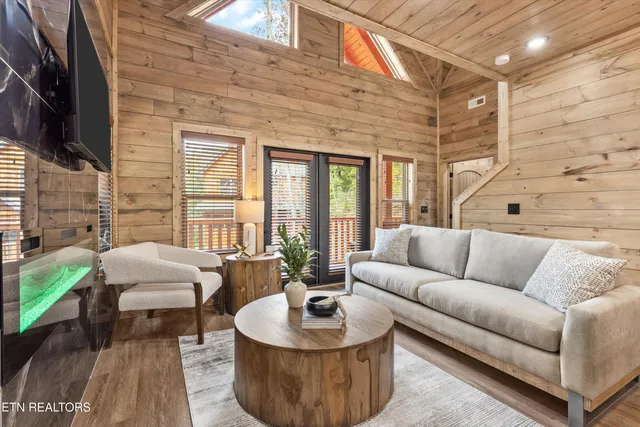 $975,000 | 2107 Vly Crk Way, Pigeon Forge, TN 37862