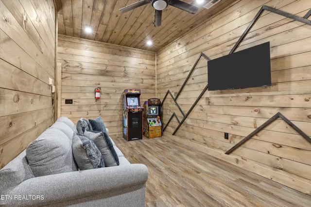 $975,000 | 2107 Vly Crk Way, Pigeon Forge, TN 37862