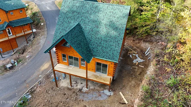 $975,000 | 2107 Vly Crk Way, Pigeon Forge, TN 37862