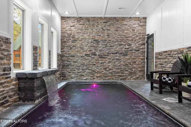 $975,000 | 2107 Vly Crk Way, Pigeon Forge, TN 37862