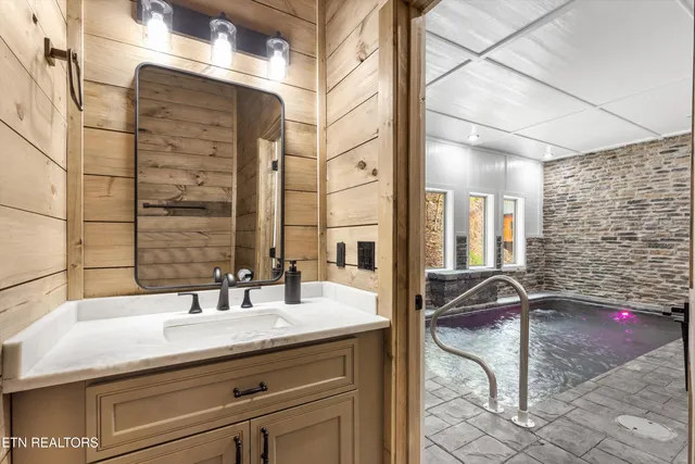 $975,000 | 2107 Vly Crk Way, Pigeon Forge, TN 37862