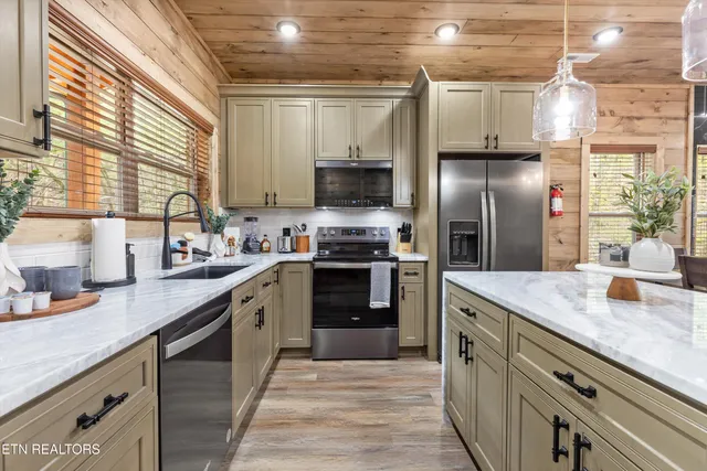 $975,000 | 2107 Vly Crk Way, Pigeon Forge, TN 37862