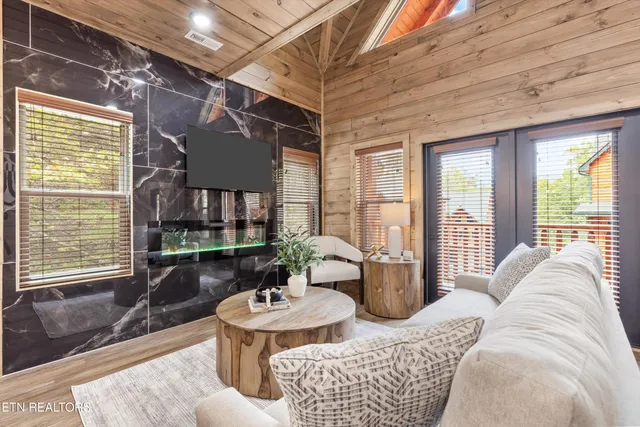 $975,000 | 2107 Vly Crk Way, Pigeon Forge, TN 37862