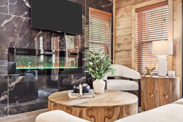 $975,000 | 2107 Vly Crk Way, Pigeon Forge, TN 37862