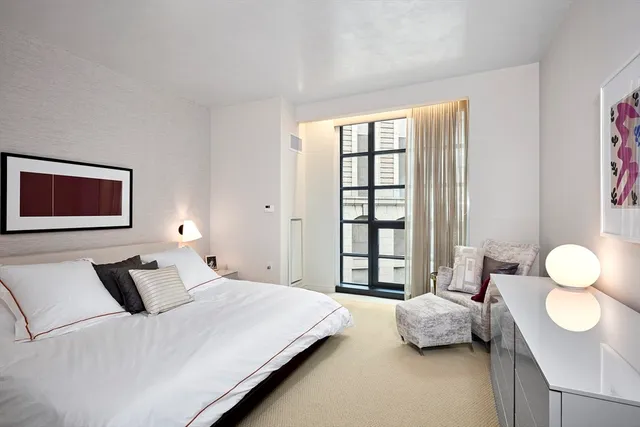 $2,000,000 | 580 Washington Street, Unit 302, Boston, MA 02111