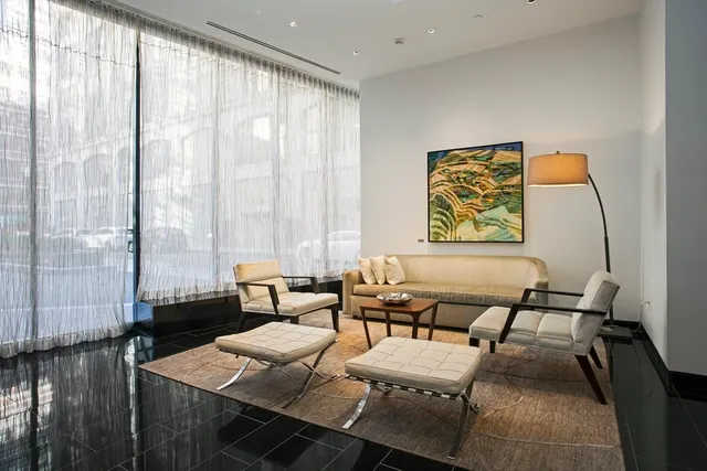 $2,000,000 | 580 Washington Street, Unit 302, Boston, MA 02111