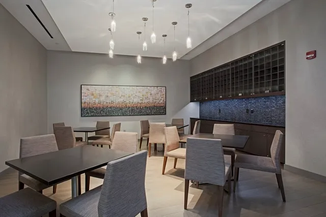 $2,000,000 | 580 Washington Street, Unit 302, Boston, MA 02111