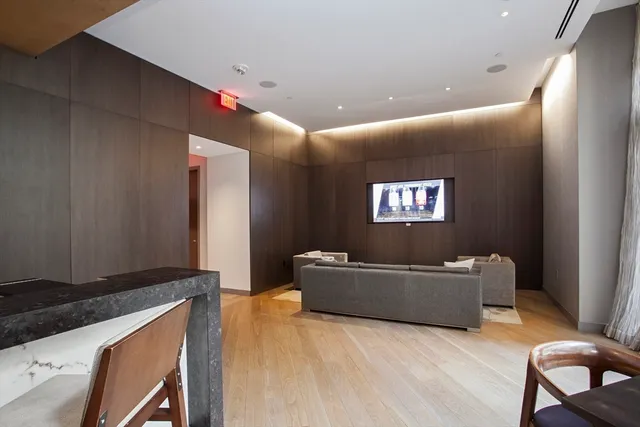 $2,000,000 | 580 Washington Street, Unit 302, Boston, MA 02111