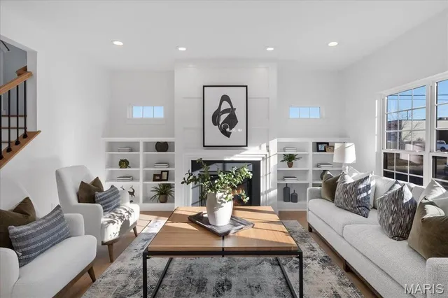 $832,000 | 2904 Collier Avenue, Brentwood, MO 63144