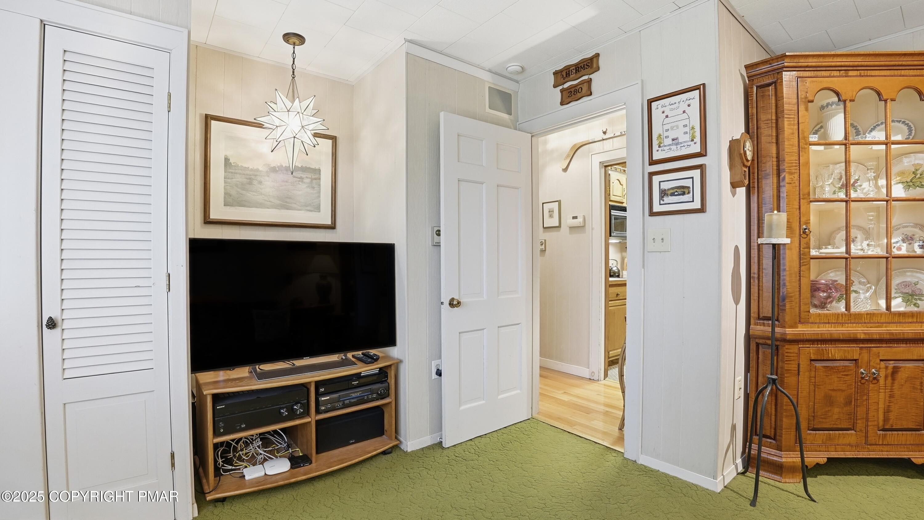 519 Pheasant Lane Cresco, PA 18326 - Photo 37 of 79 Family Room