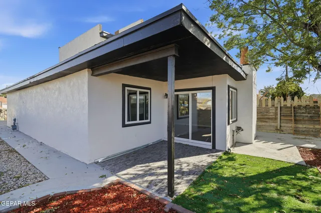 a view of an outdoor space