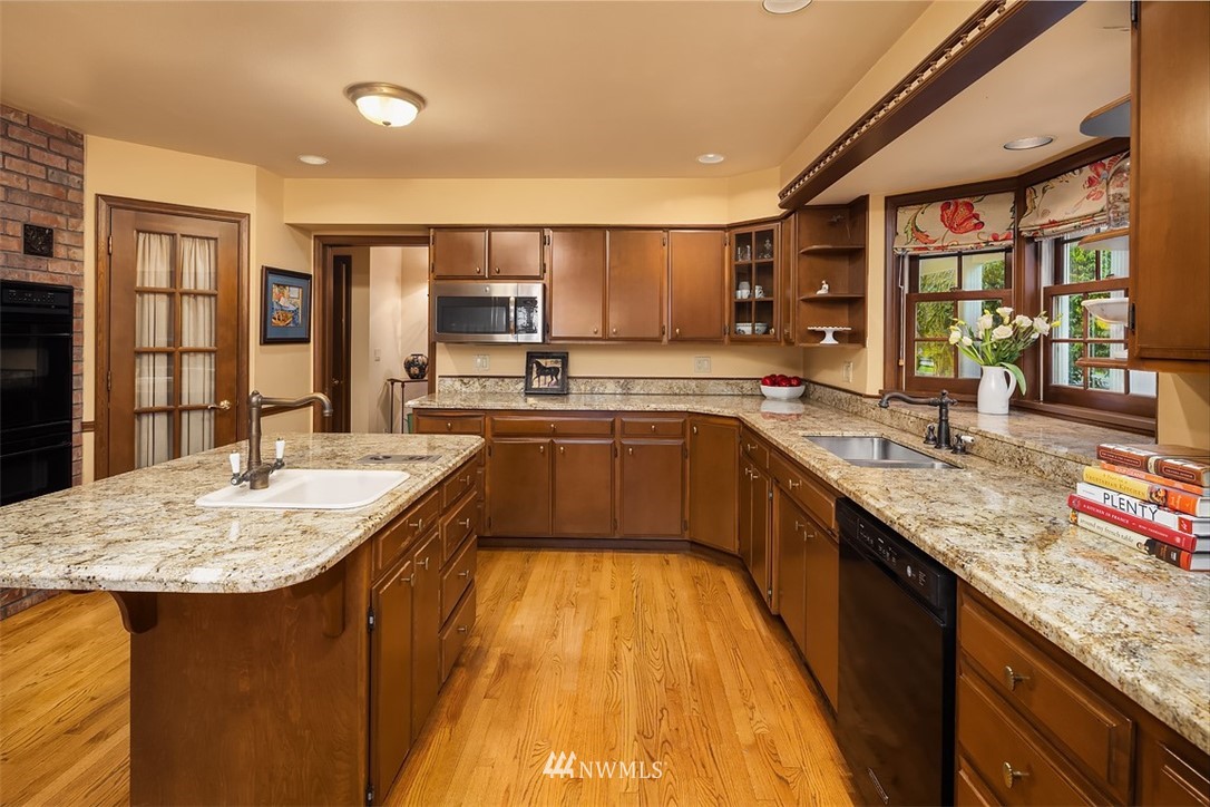 8985 Sunrise Road Custer, WA 98240 - Photo 17 of 30