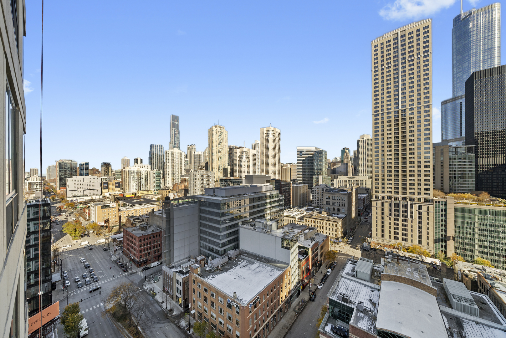 400 North LaSalle Drive, Unit 2002 Chicago, IL 60654 - Photo 18 of 30 a view of city and patio