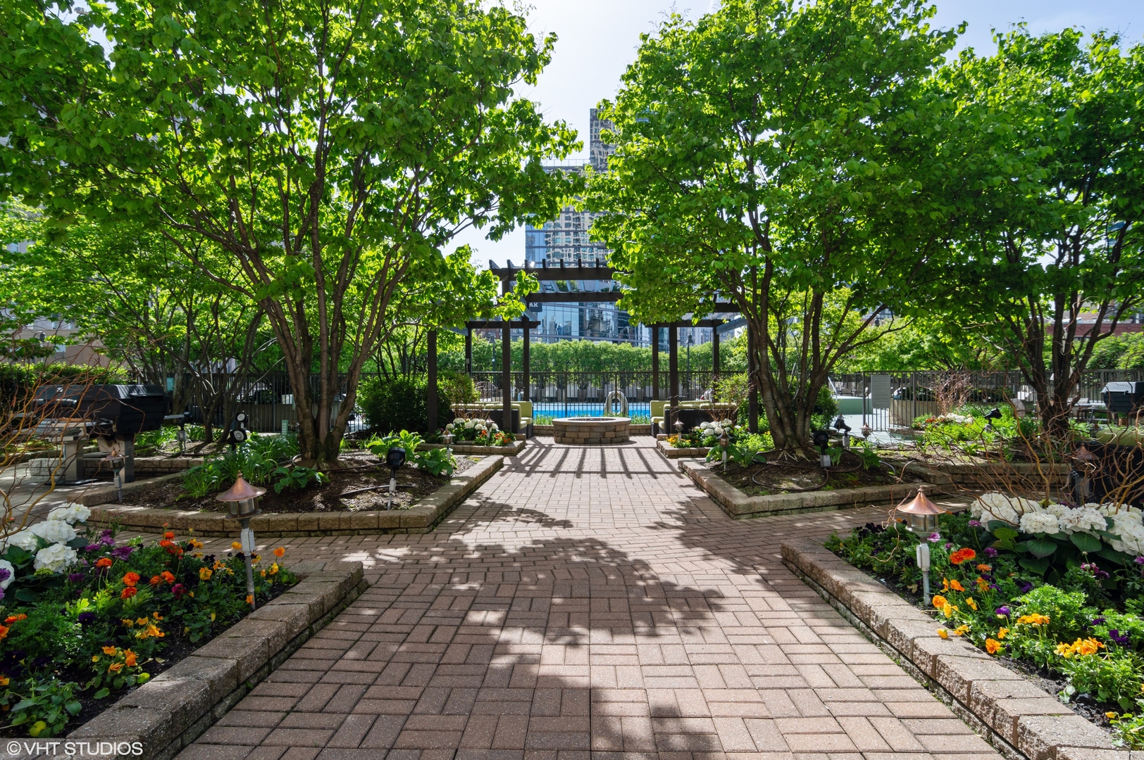 400 North LaSalle Drive, Unit 2002 Chicago, IL 60654 - Photo 28 of 30 a view of a patio with table and chairs and potted plants
