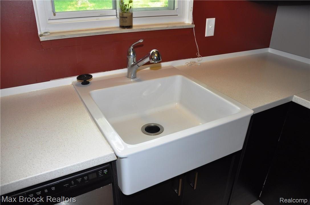 68 Foxboro Drive Rochester, MI 48309 - Photo 12 of 35 DSC_0228.JPG