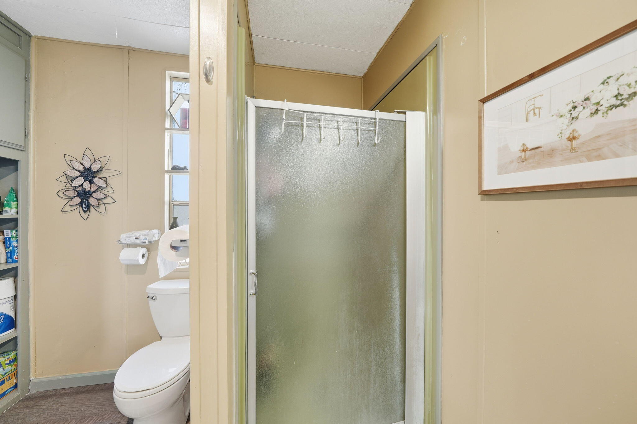 17300 Lassen Avenue Anderson, CA 96007 - Photo 14 of 34 a bathroom with a toilet and a shower