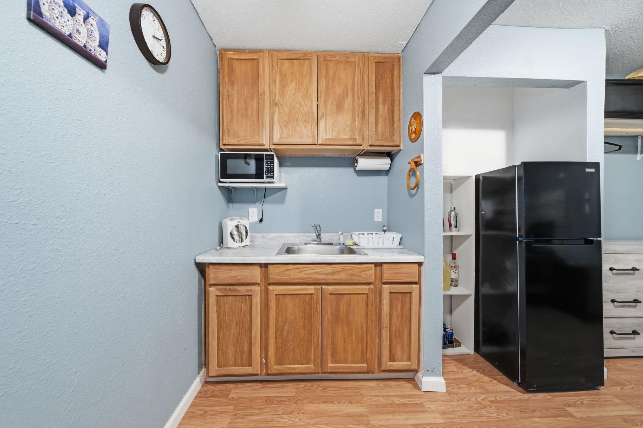 17300 Lassen Avenue Anderson, CA 96007 - Photo 24 of 34 a kitchen with stainless steel appliances granite countertop a refrigerator and a sink