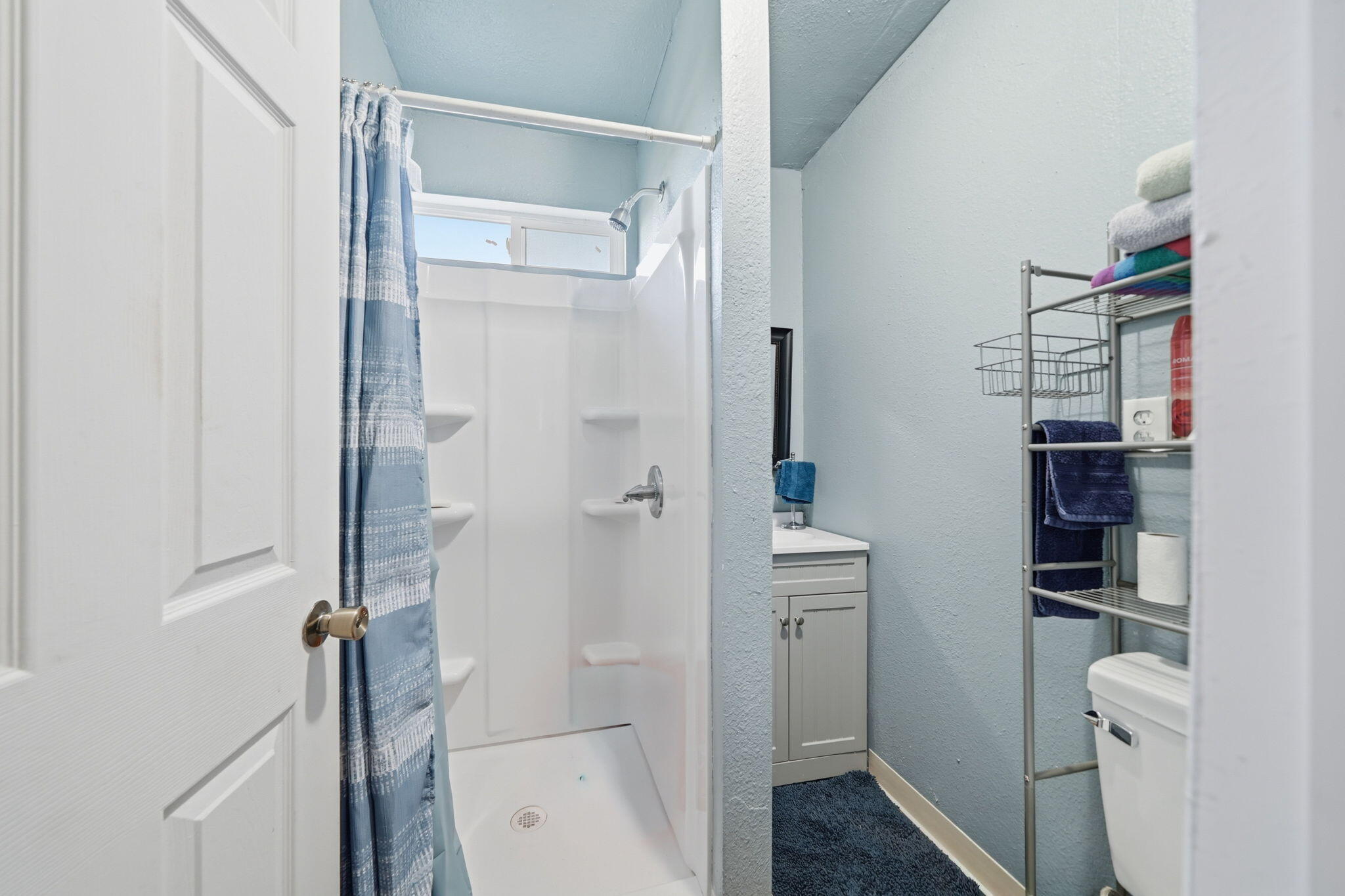 17300 Lassen Avenue Anderson, CA 96007 - Photo 27 of 34 a view of bathroom